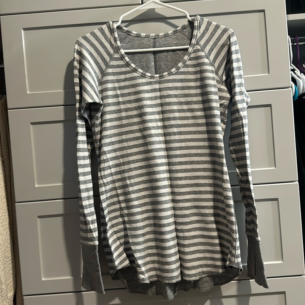 Heathered, gray and white long sleeve striped Lululemon top size 4. Reversible